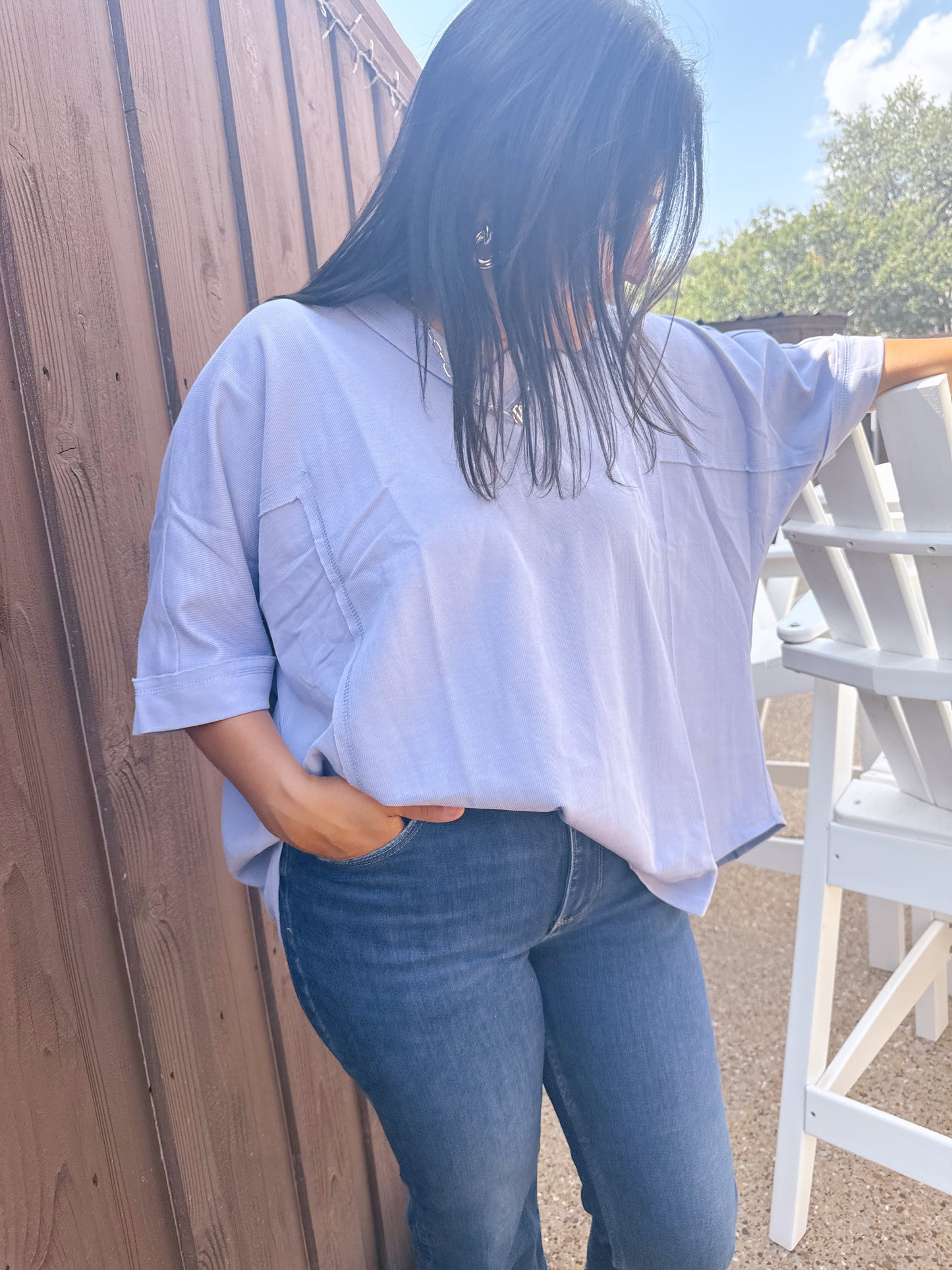 HALF SLEEVE V NECK KNIT TOP WITH RAW HEM