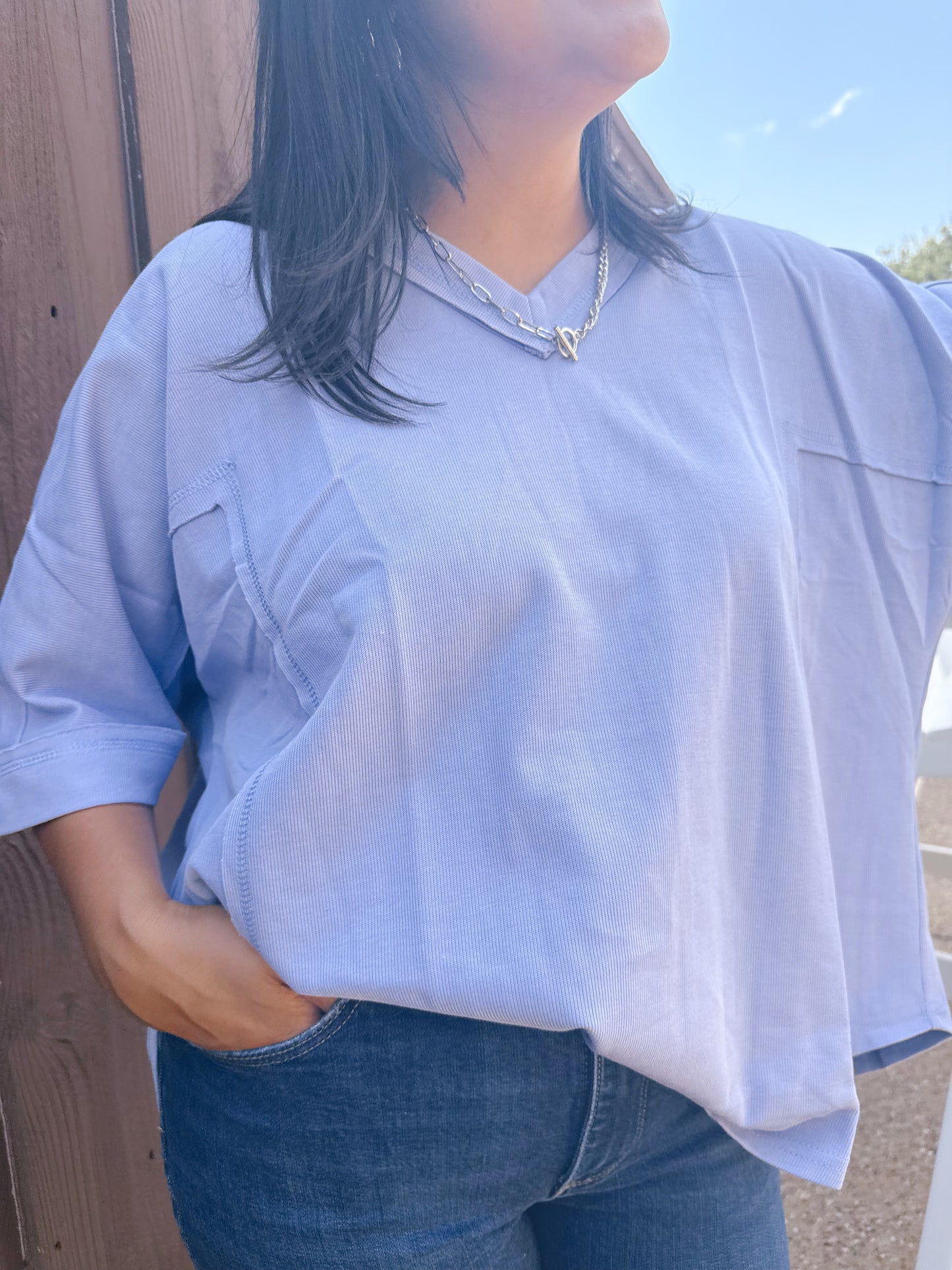 HALF SLEEVE V NECK KNIT TOP WITH RAW HEM
