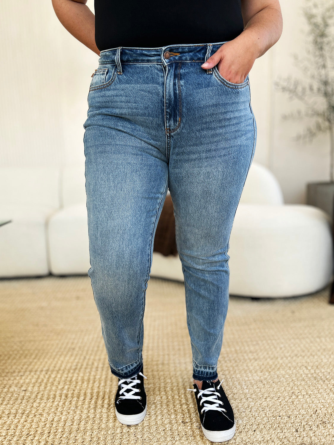 Judy Blue  Mid Rise Rigid Magic Release Hem Jeans